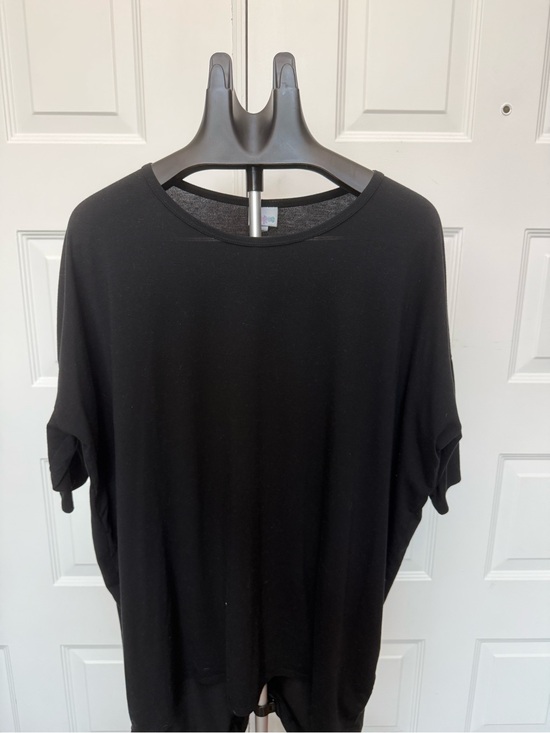 LuLaRoe Tops - LuLaRoe Black Relaxed Short Sleeve Tunic